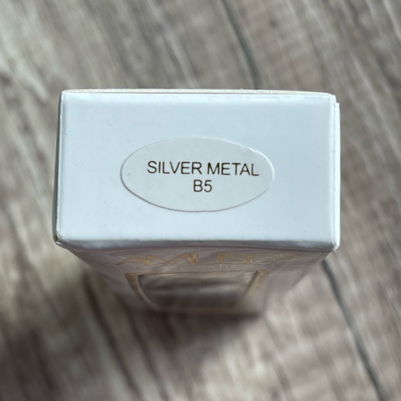 Amuse Silver Metal Liquid Eyeshadow - Picture 2 of 2
